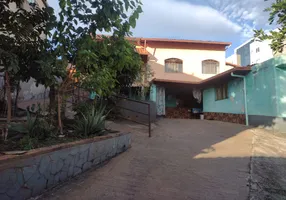 Foto 1 de Casa com 3 Quartos à venda, 360m² em Milionários, Belo Horizonte