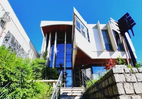 Foto 1 de Casa com 3 Quartos para alugar, 326m² em Chácara das Pedras, Porto Alegre