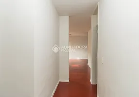 Foto 1 de Apartamento com 3 Quartos para alugar, 71m² em Humaitá, Porto Alegre