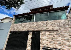 Foto 1 de Casa com 3 Quartos para alugar, 260m² em Vila Clóris, Belo Horizonte