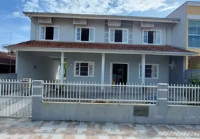 Foto 1 de Sobrado com 4 Quartos para alugar, 200m² em Praia da Enseada, São Francisco do Sul