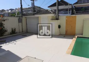 Foto 1 de Casa de Condomínio com 4 Quartos à venda, 227m² em Vargem Pequena, Rio de Janeiro