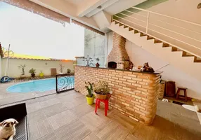 Foto 1 de Casa com 4 Quartos à venda, 180m² em Ouro Preto, Belo Horizonte
