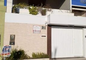 Foto 1 de Casa com 4 Quartos à venda, 220m² em Jardim Petrolar, Alagoinhas
