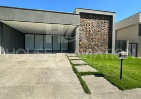 Foto 1 de Casa de Condomínio com 4 Quartos à venda, 245m² em PORTAL DO SOL GREEN, Goiânia