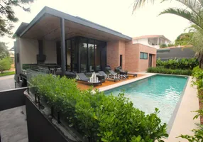 Foto 1 de Casa de Condomínio com 4 Quartos à venda, 700m² em Alphaville, Barueri