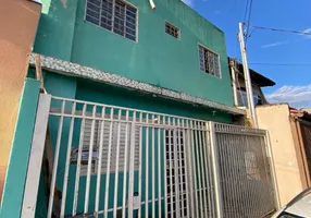 Foto 1 de Sobrado com 8 Quartos à venda, 200m² em Taguatinga Norte, Brasília