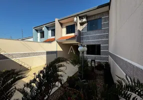 Foto 1 de Sobrado com 3 Quartos à venda, 148m² em Pioneiros Catarinenses, Cascavel