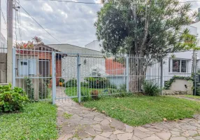 Foto 1 de Casa com 3 Quartos à venda, 130m² em Chácara das Pedras, Porto Alegre