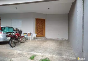 Foto 1 de Casa com 2 Quartos à venda, 150m² em Segismundo Pereira, Uberlândia