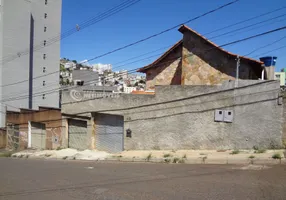 Foto 1 de Casa com 3 Quartos à venda, 170m² em Santa Efigênia, Belo Horizonte