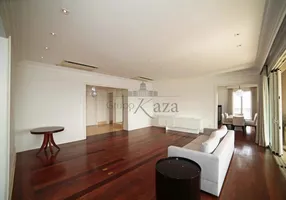 Foto 1 de Apartamento com 3 Quartos à venda, 405m² em Jardim Europa, São Paulo