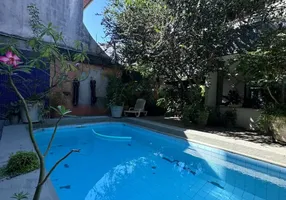 Foto 1 de Sobrado com 4 Quartos à venda, 460m² em Mata da Praia, Vitória