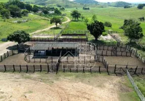 Foto 1 de Fazenda/Sítio com 4 Quartos à venda, 600m² em Calundu, Itaboraí