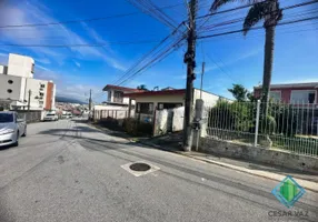 Foto 1 de Sobrado com 5 Quartos à venda, 190m² em Barreiros, São José