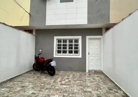 Foto 1 de Sobrado com 2 Quartos à venda, 80m² em Vila Tupi, Praia Grande