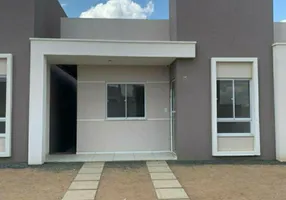 Foto 1 de Casa com 2 Quartos à venda, 49m² em Mangabeira, Feira de Santana