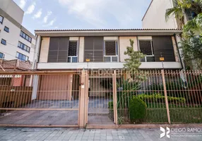 Foto 1 de Casa com 4 Quartos à venda, 240m² em Rio Branco, Porto Alegre