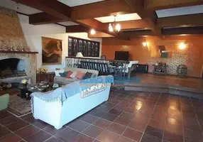 Foto 1 de Casa com 3 Quartos à venda, 369m² em Parque do Ingá, Teresópolis