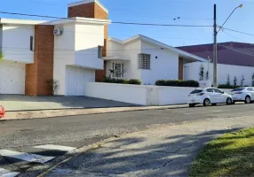 Foto 1 de Sobrado com 3 Quartos à venda, 238m² em Centro, Salto