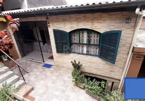 Foto 1 de Casa com 3 Quartos à venda, 200m² em Jardim Carvalho, Porto Alegre