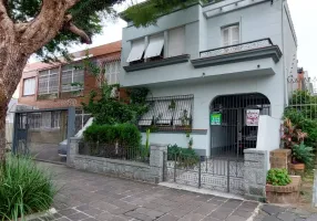 Foto 1 de Sobrado com 3 Quartos à venda, 270m² em Rio Branco, Porto Alegre