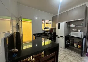 Foto 1 de Casa com 2 Quartos à venda, 90m² em Melvi, Praia Grande