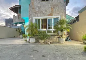 Foto 1 de Sobrado com 4 Quartos à venda, 230m² em Canto do Forte, Praia Grande