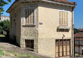 Foto 1 de Casa com 4 Quartos à venda, 160m² em Santo Antônio, Porto Alegre
