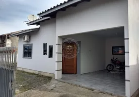 Foto 1 de Casa com 2 Quartos à venda, 90m² em Tapera da Base, Florianópolis