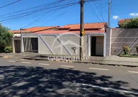 Foto 1 de Casa com 3 Quartos para alugar, 110m² em Santa Mônica, Uberlândia