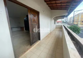 Foto 1 de Casa com 3 Quartos para alugar, 490m² em Lidice, Uberlândia