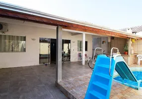 Foto 1 de Casa com 5 Quartos à venda, 280m² em Piçarras, Guaratuba