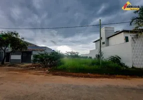 Foto 1 de Lote/Terreno à venda, 398m² em Realengo, Divinópolis