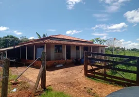 Foto 1 de Fazenda/Sítio com 3 Quartos à venda, 120m² em Zona Rural, Angatuba