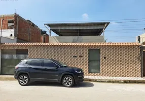 Foto 1 de Casa com 2 Quartos à venda, 180m² em Olavo Bilac, Duque de Caxias