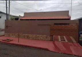 Foto 1 de Casa com 3 Quartos à venda, 141m² em Conjunto Habitacional Maria Cecília Serrano de Oliveira, Londrina