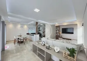 Foto 1 de Casa de Condomínio com 3 Quartos à venda, 210m² em Parque São Paulo, Cotia