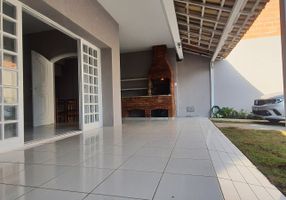 Foto 1 de Casa com 4 Quartos para alugar, 200m² em Balneário Mar Casado , Guarujá