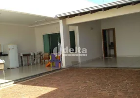 Foto 1 de Casa com 3 Quartos à venda, 188m² em Nova Uberlandia, Uberlândia