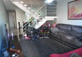 Foto 1 de Sobrado com 3 Quartos à venda, 173m² em Parada Inglesa, São Paulo