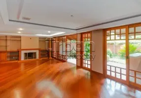 Foto 1 de Casa de Condomínio com 4 Quartos à venda, 392m² em Três Figueiras, Porto Alegre