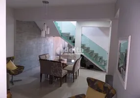 Foto 1 de Casa com 4 Quartos à venda, 246m² em Jardim Europa, Uberlândia