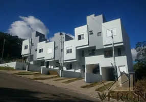 Foto 1 de Sobrado com 2 Quartos à venda, 92m² em Desvio Rizzo, Caxias do Sul