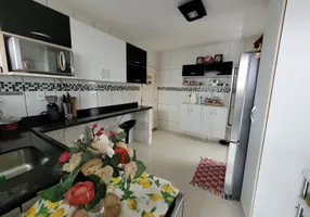 Foto 1 de Apartamento com 3 Quartos à venda, 100m² em Miramar, Macaé