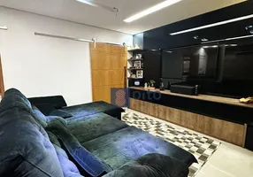 Foto 1 de Casa com 4 Quartos para venda ou aluguel, 280m² em Jardim Das Bandeiras, São Paulo