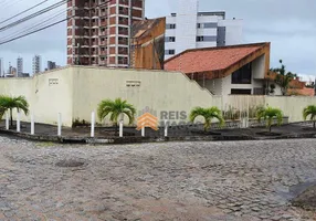 Foto 1 de Casa com 3 Quartos à venda, 211m² em Candelária, Natal