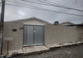 Foto 1 de Casa com 2 Quartos à venda, 200m² em Ipês, João Pessoa