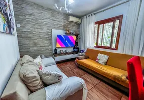 Foto 1 de Casa com 2 Quartos à venda, 69m² em Vila Nova, Porto Alegre