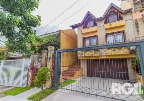 Foto 1 de Casa com 3 Quartos à venda, 260m² em Chácara das Pedras, Porto Alegre